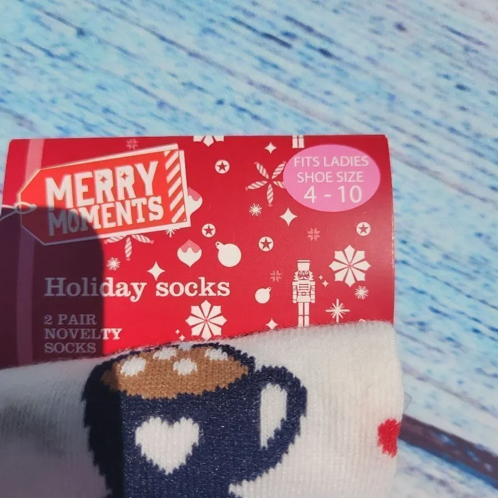Merry Moments Women's Blue Christmas Holiday Novelty Socks 2 Pair Size 4-10 NWT